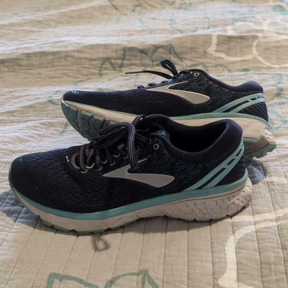 Brooks Shoes Brooks Ghosts 1 Poshmark